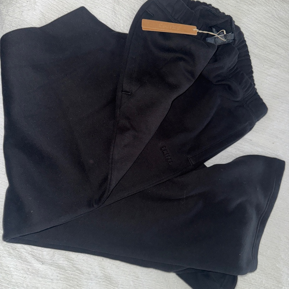NWT SKIMS Black Wide Leg Sweatpants - Size Medium